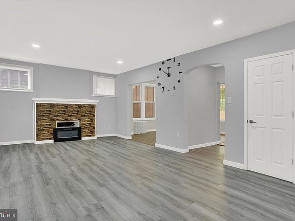 5th image of 1923 Whitehall St