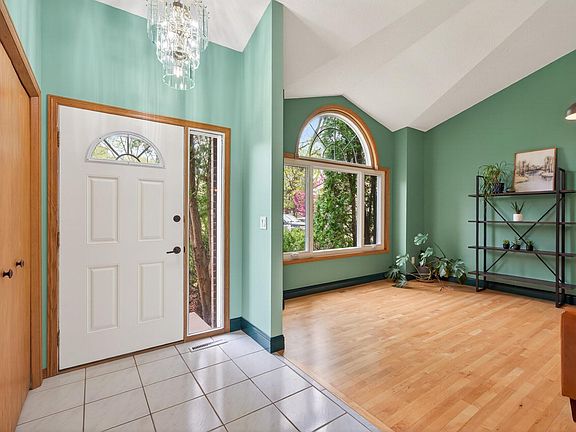 5th image of 12058 Quay St NW