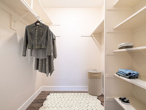 5th image of 251 Weston Cir APT 23