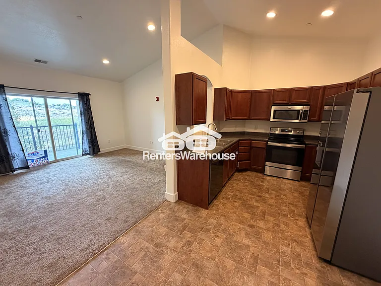 147 W Spring Hill Way — Photo 1