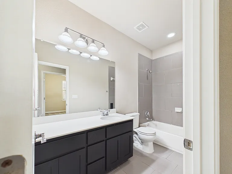 13800 Lyndhurst St #52 — Photo 27