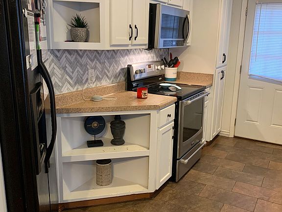 5th image of 221 Water Oak Way