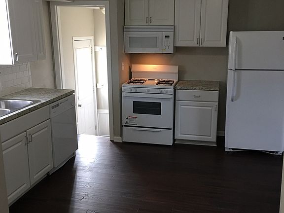 3rd image of 8002 Pinegrove Ave