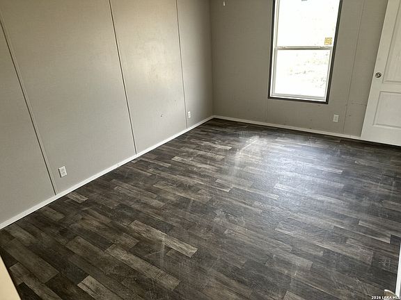 5th image of 7447 FM 1053
