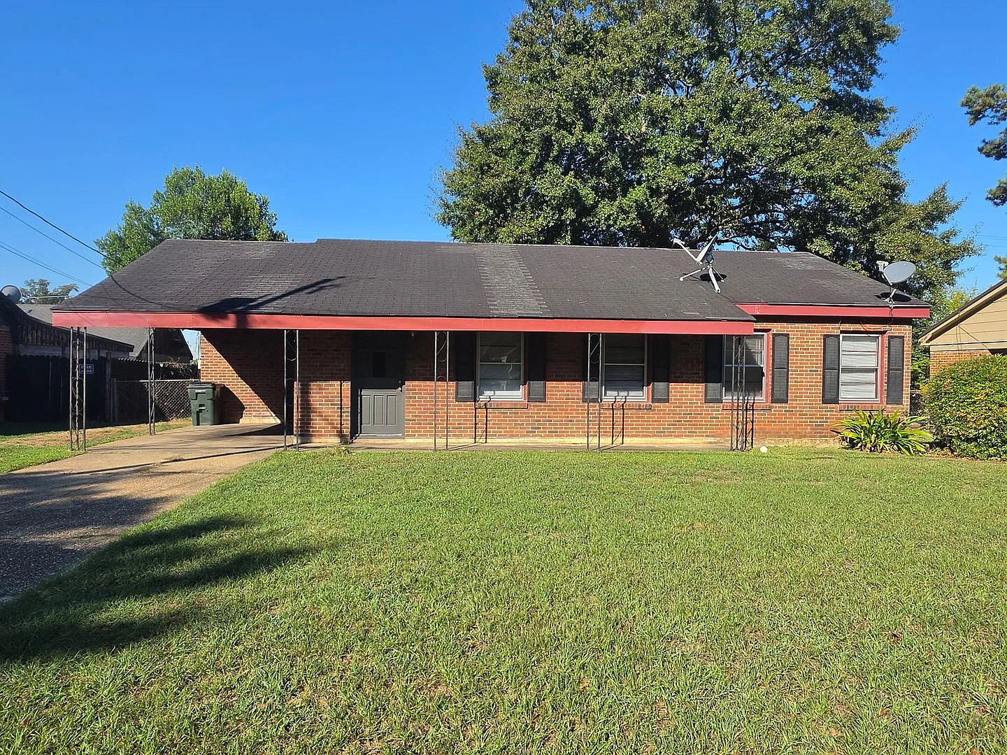 3 Bed, 1 Bath Brick Home in West Tuscaloosa — Photo 1