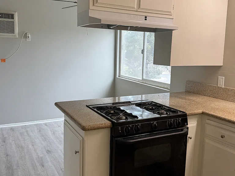 204 N Berkeley Ave #C — Photo 9