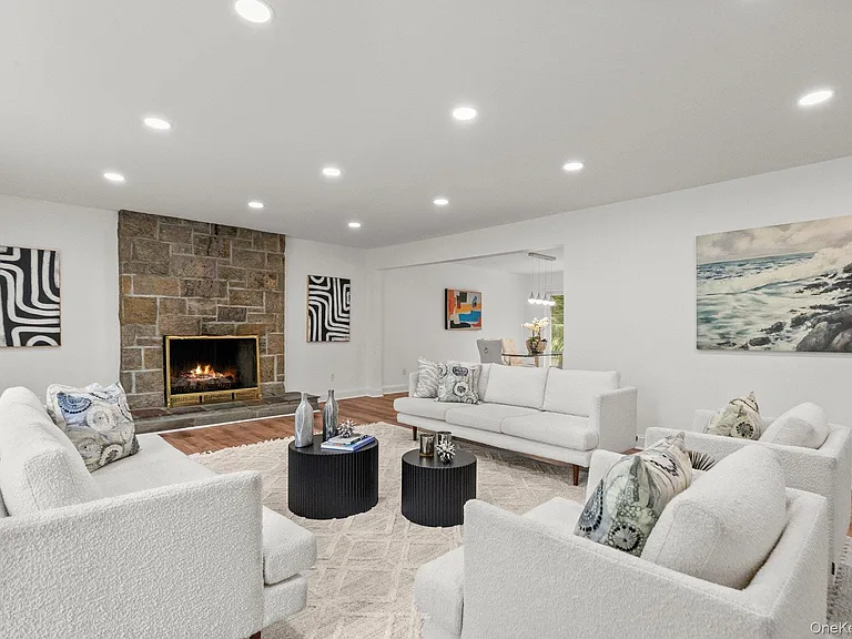 1341 Pelhamdale Ave — Photo 4
