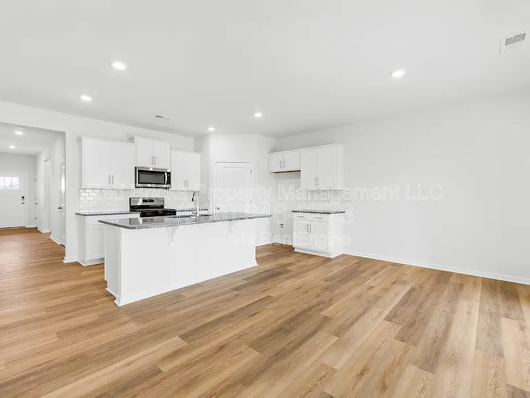 1312 Secrest Commons Dr — Photo 9