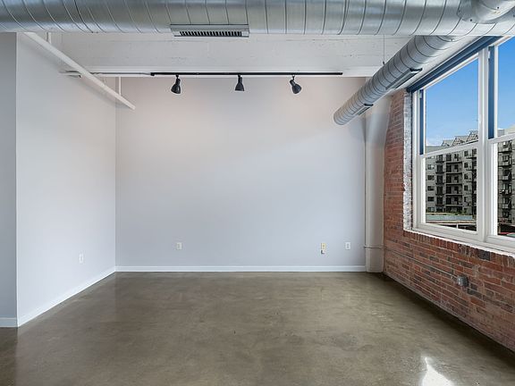 5th image of 444 N 4th St Unit 405