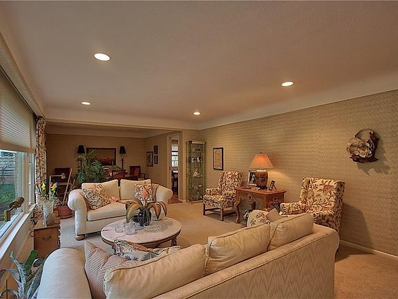 3rd image of 24559 Tunbridge Ln