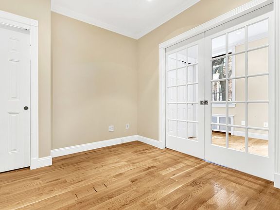 3rd image of 420 E 66th St APT 4G