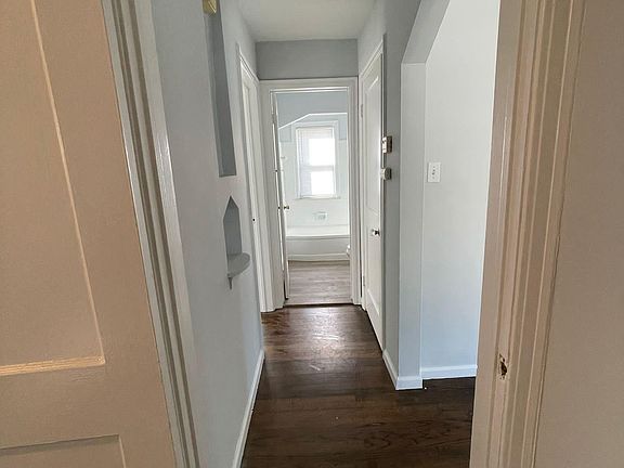 5th image of 21327 Eastwood Blvd