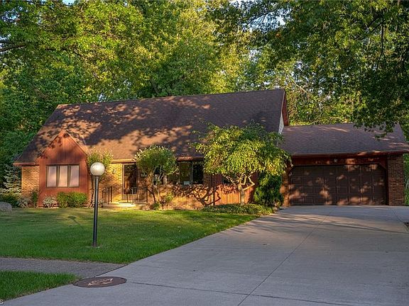 2nd image of 32587 Greenwood Dr
