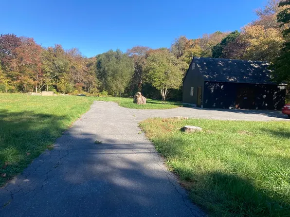 249 Slades Corner Rd, Dartmouth, MA 02748