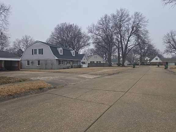 4th image of 1713 Country Club Rd