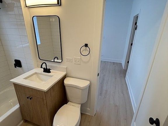 4th image of 2139-47 W Lunt Ave #6977-1