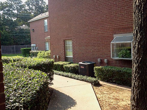 1455 Meadowood Village Dr