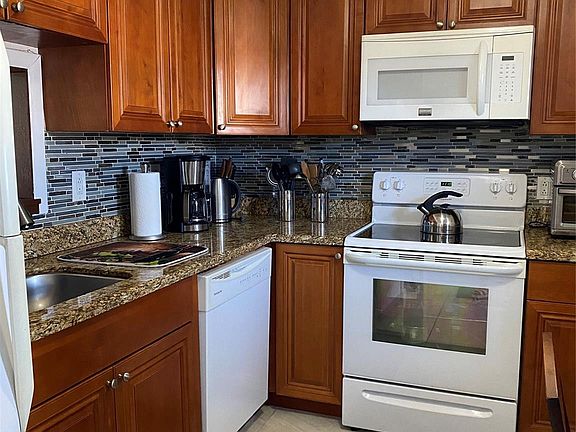 5th image of 2821 Somerset Drive #403