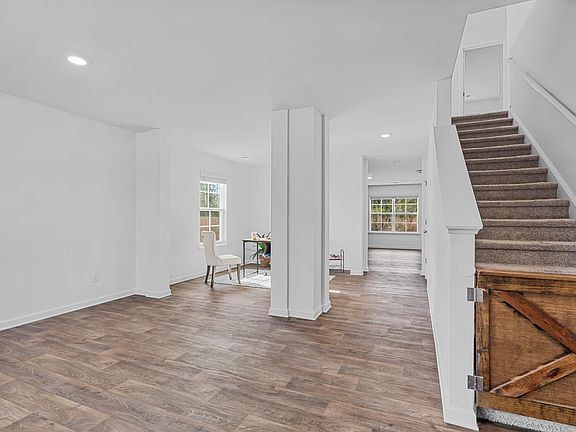 3rd image of 105 Maple Ct