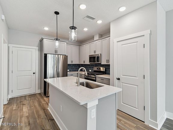 3rd image of 11112 QUANTUM Court