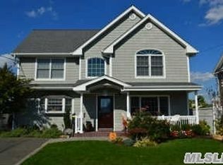 37 Franklin Pl, Massapequa, NY 11758
