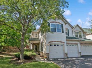 415 Shadow Creek Dr, Vernon Hills, IL 60061
