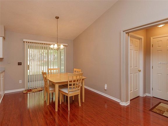 5th image of 914 Palm Forest Ln
