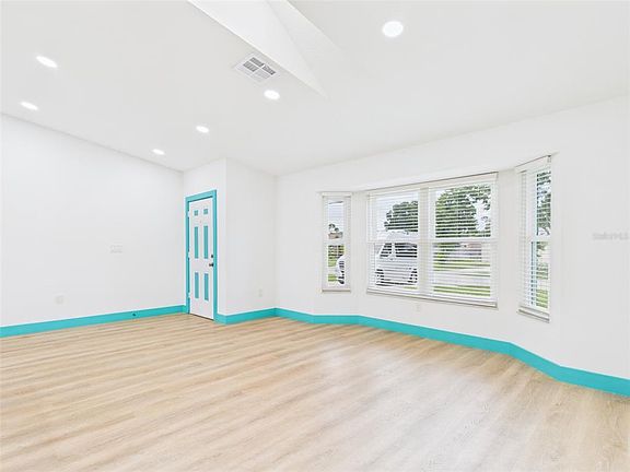 4th image of 20167 HOLLAND AVENUE
