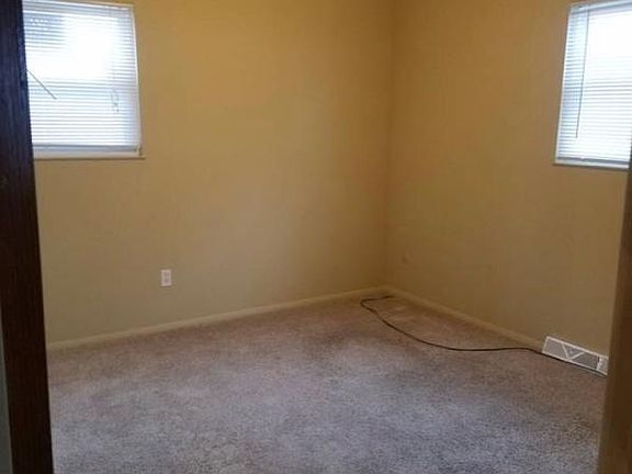 3rd image of 57 Willow Dr APT 2