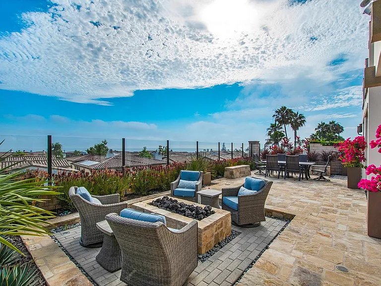 Fire Pit on Patio, plus dining area and BBQ