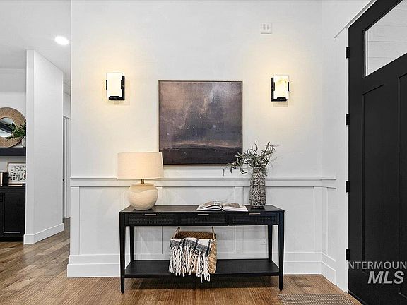 3rd image of 413 W Moray St