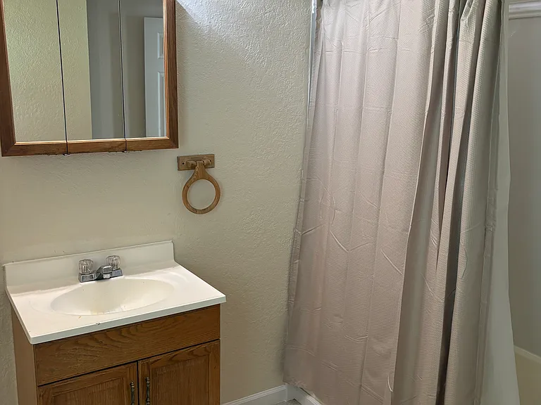 1204 S Noyes Blvd — Photo 11