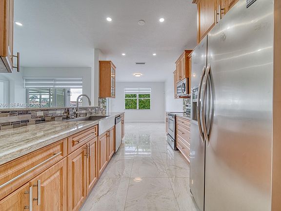 4th image of 15958 SW 71st Ter