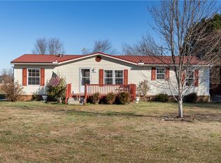 811 Pine Grove Rd, Seneca, SC 29678