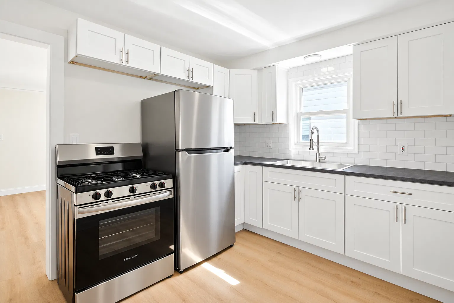429 West Bernhard Avenue - 1 — Photo 1