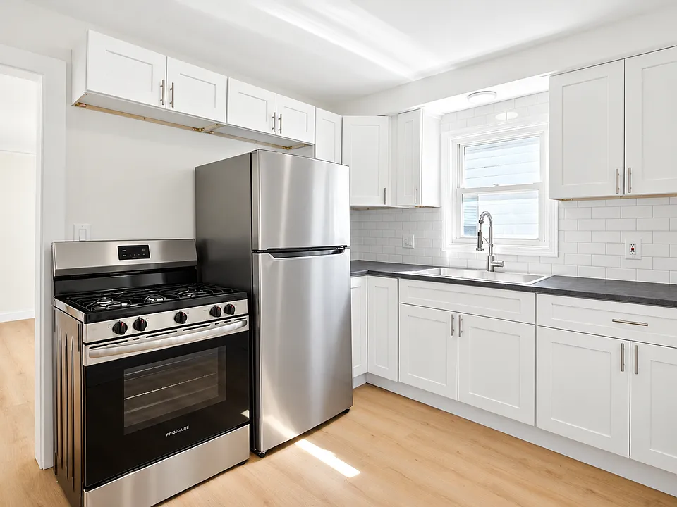 429 W Bernhard Ave