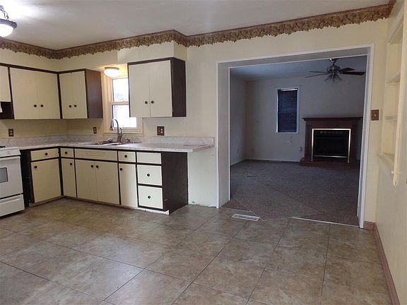 4th image of 2608 Shady Ln