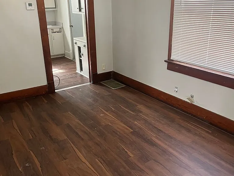 425 SW 3rd St — Photo 5