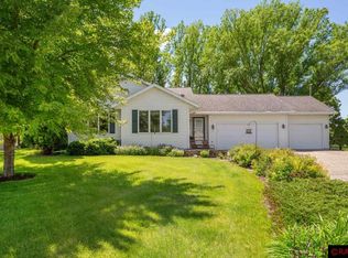 323 Cardinal Dr, Mankato, MN 56001