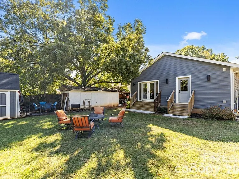 1501 Herrin Ave — Photo 3