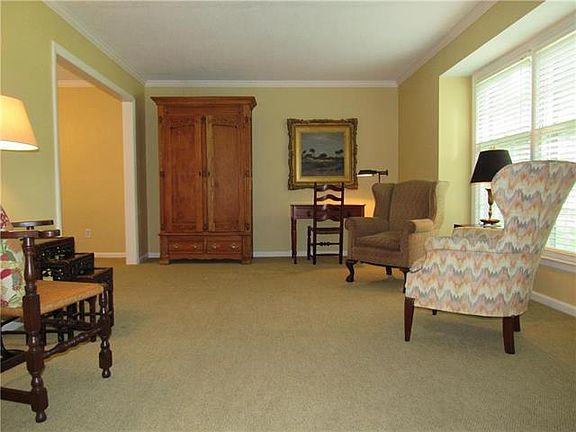 4th image of 9816 Carter Dr