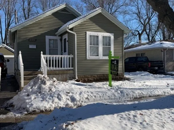 229 S Edison Ave, Elgin, IL 60123