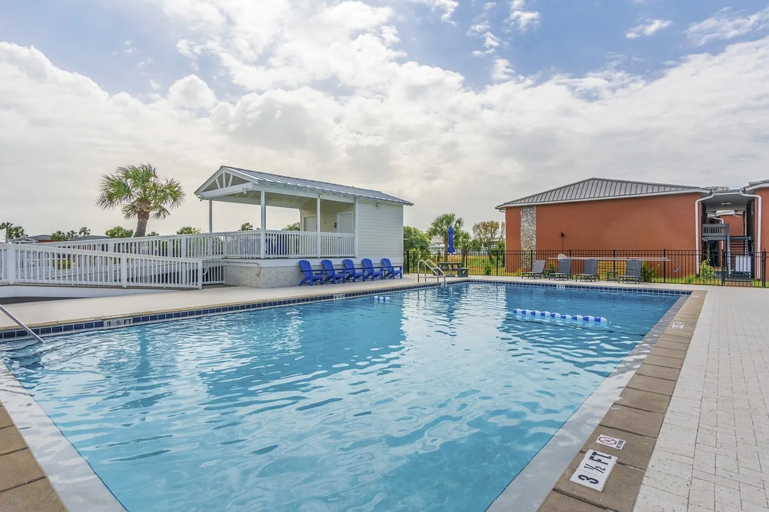 1 bed, 1.0 bath, 699 sqft, $1,693 — Photo 2