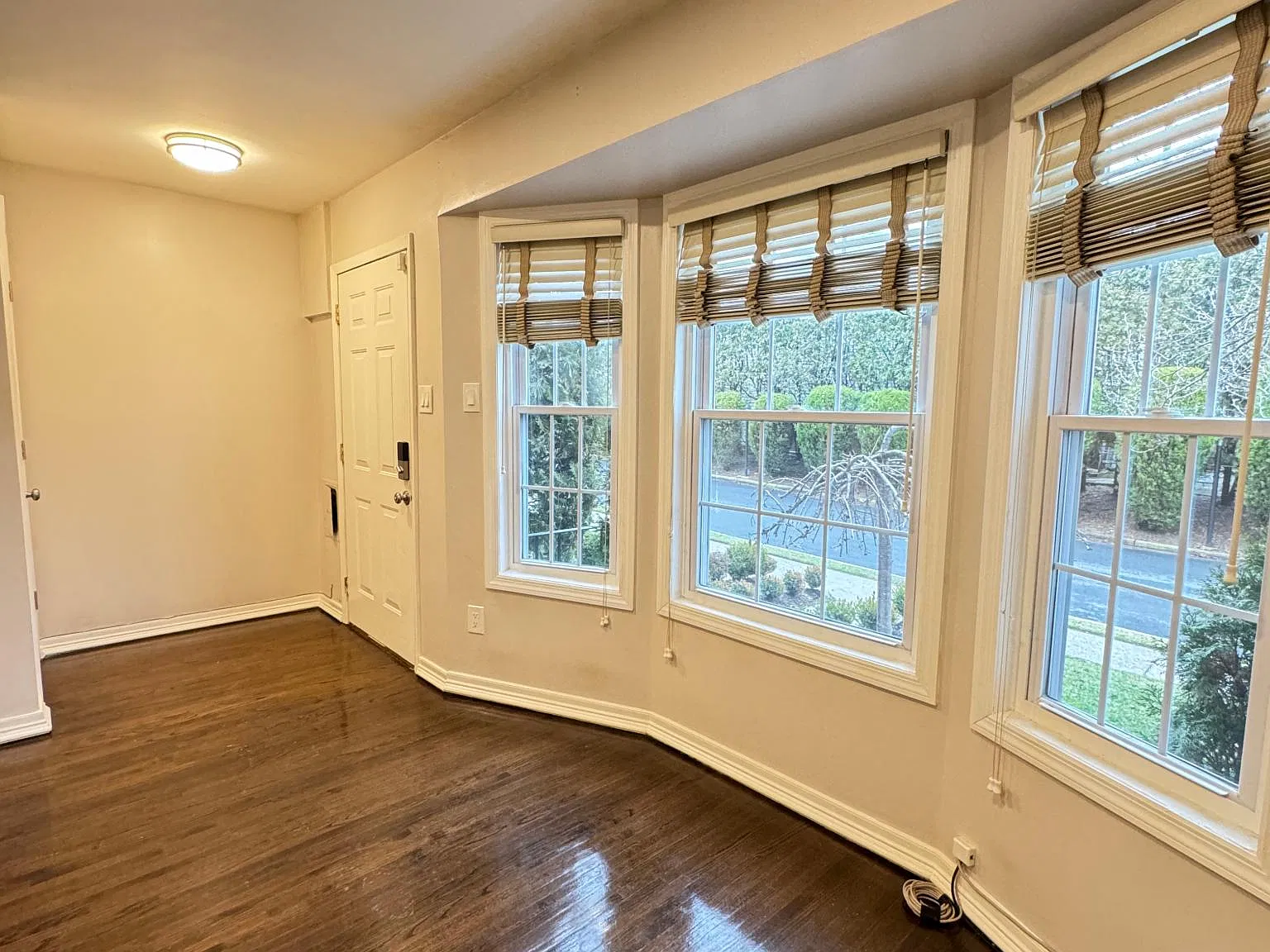 3 bed, 1.5 bath, 1900 sqft, $3,000 — Photo 4