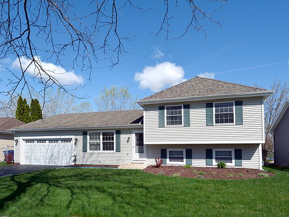 2nd image of 826 Bay Ct
