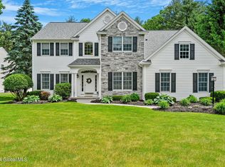 27 Parkside Trl, Ballston Lake, NY 12019