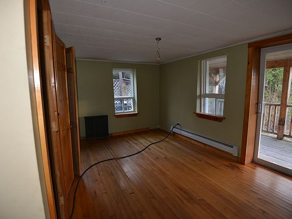 4th image of 26 Lucas Rd