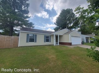 3223 W Essex Dr, Fayetteville, AR 72704