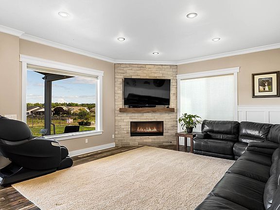 5th image of 4424 Cashmere Dr NE