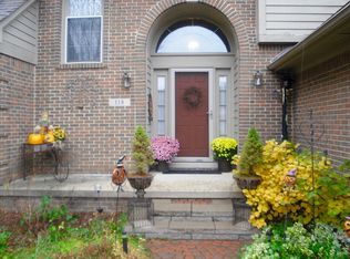 118 Indian Trl, Lake Orion, MI 48362